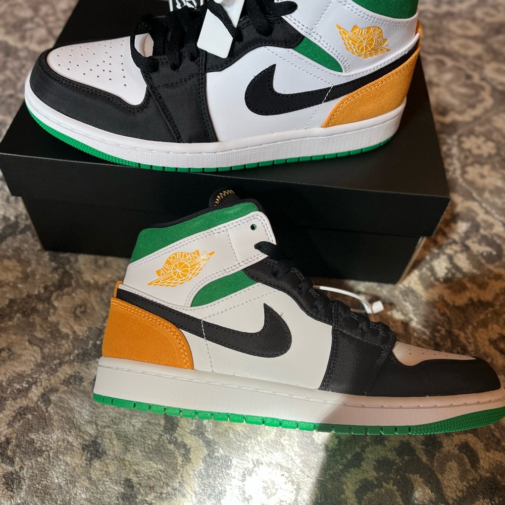Nike Oakland Air Jordans Size 7 - Picture 1 of 6
